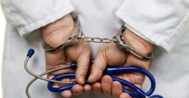 الأطباء في وقفة نعم لحق المريض في الشفاء..نعم لعدم توقيف الطبيب”