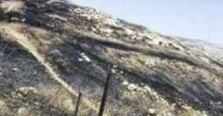 اطفاء حريق في منطقة الحمر اطفاء حريق في منطقة الحمر