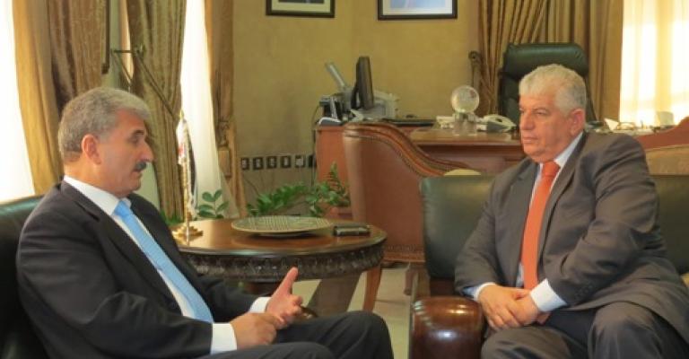 وزير العمل يشكل لجنة لمعالجة قضايا الحقوق العمالية