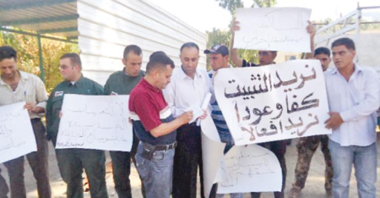 عمال الزراعة يستمرون بالتوقف عن العمل عمال الزراعة يستمرون بالتوقف عن العمل