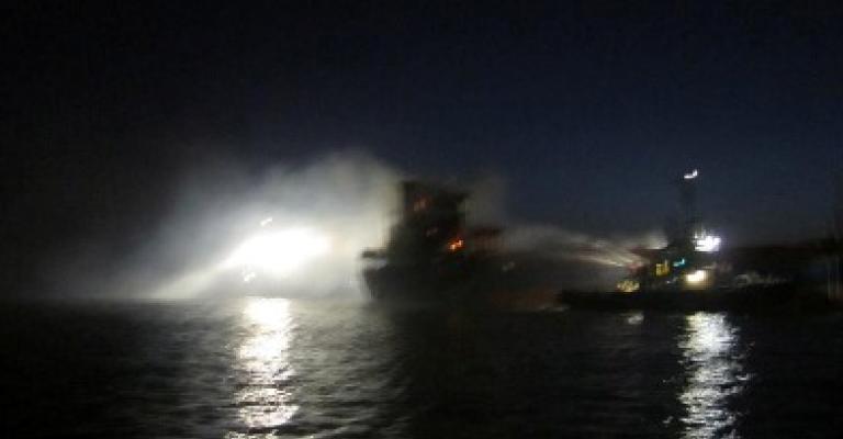 السيطرة على حريق الباخرة التركية المفتعل