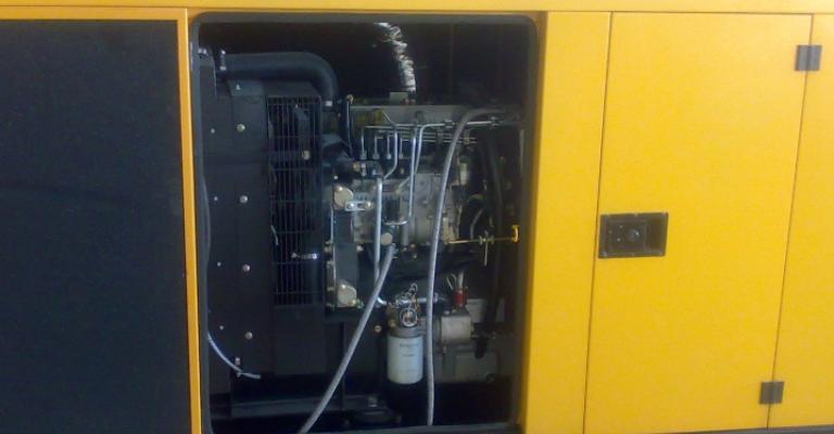 إخماد حريق مولد كهربائي 