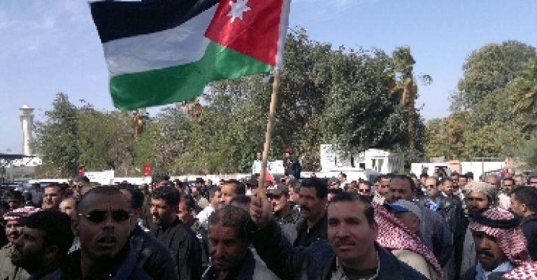 استمرار توقف عمال الموانئ عن العمل