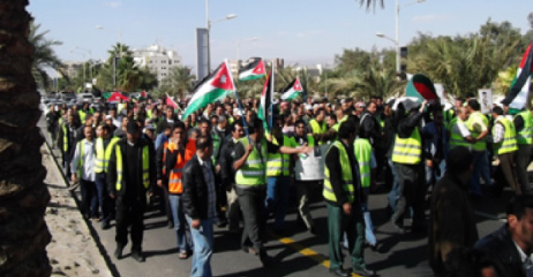 وعود بتلبية ما أمكن من مطالب عمال الموانئ 