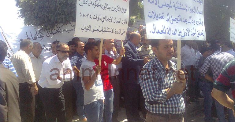 نقابات عمالية امام النواب احتجاجا على عدم ادراج "الضمان "