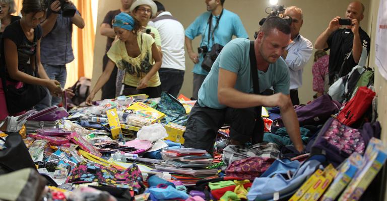 متضامنون اجانب ينطلقون من عمان الى الارض المحتلة- صور 