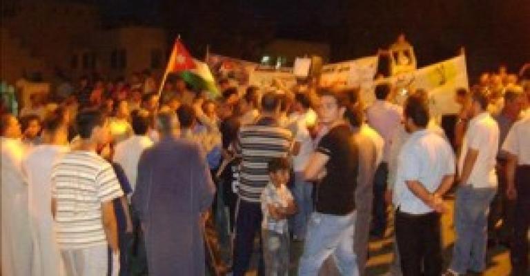 اعتصام مفتوح في حي الطفايلة وتوتر في الطفيلة بعد حملة اعتقالات  