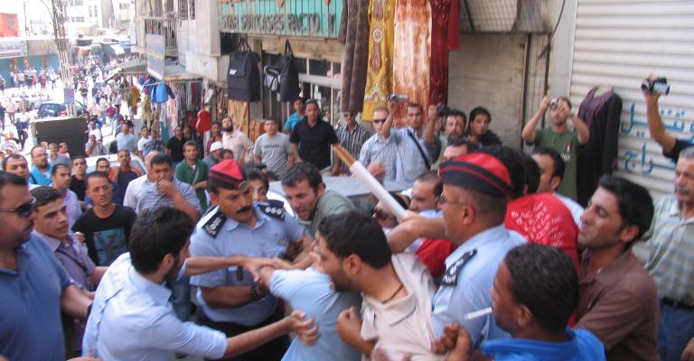 اعتداء على مسيرة الحسيني وتكفيل أحد المشاركين بعد اعتقاله