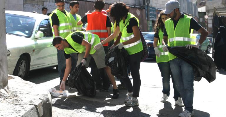 الأمانة و " تجمع طلابي "  ينفذان حملة بيئية 