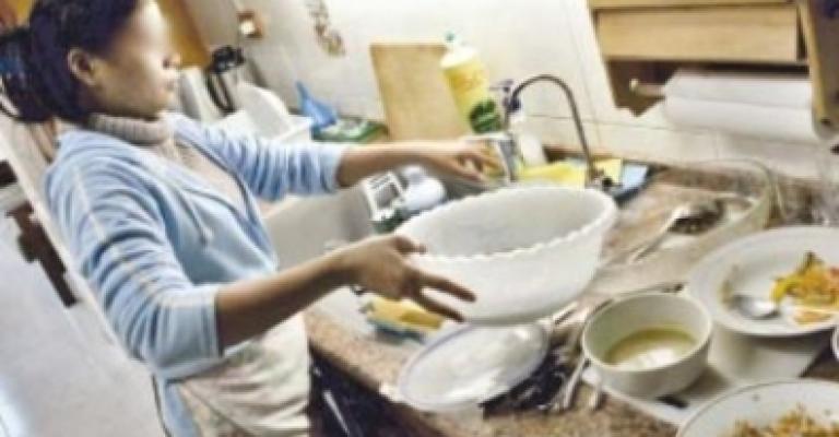 مطالبات بانضمام عاملات المنازل للنقابات العمالية 