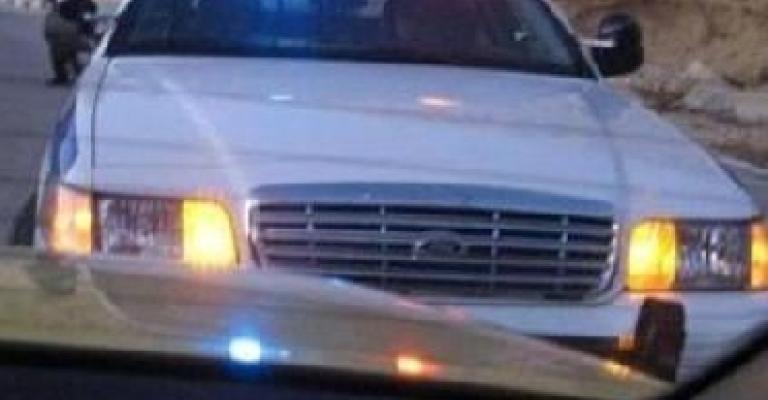 العثور على قتيل في سيارة بعد مطاردتها من الامن 