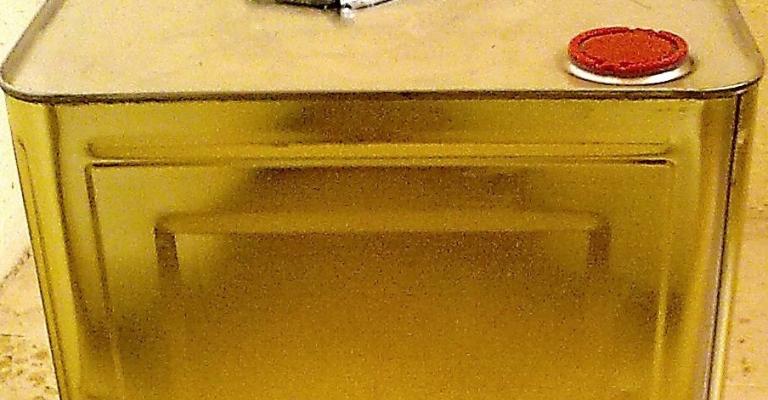 الزيت السوري المهرب يلحق خسائر بالمنتج الاردني 