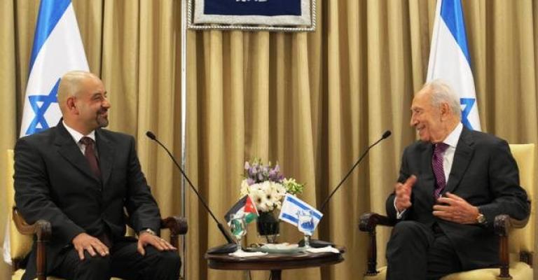 بيريس يتسلم اوراق اعتماد عبيدات 