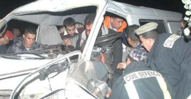 الزرقاء: 12 إصابة في تدهور باص كيا