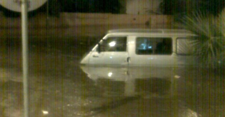 وفاتان في العقبة بسبب الأمطار الغزيرة -صور