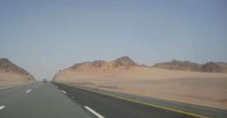 3 وفيات بحادث تدهور.. ودهس طفلة وسيدة بذات المركبة