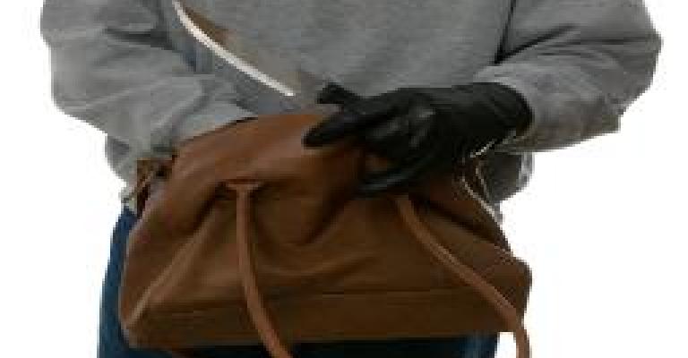 اربد: القبض على خاطفي حقائب السيدات اربد: القبض على خاطفي حقائب السيدات