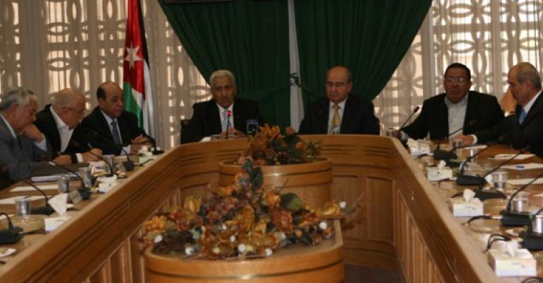 النسور: التعويض النقدي سيكون متساويا بين المواطنين