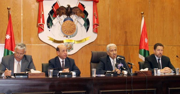 النسور: رفع الدعم عن المشتقات النفطية لن يؤثر على 70 % من الاردنيين