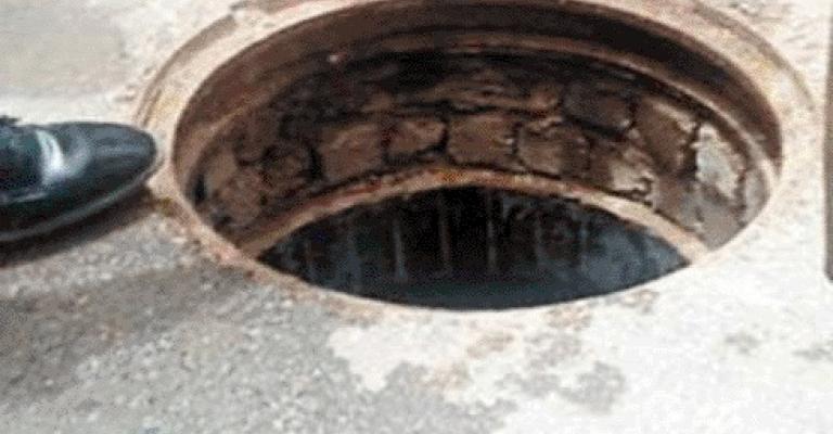 الامانة تركب 1300 غطاء منهل تم سرقتها 