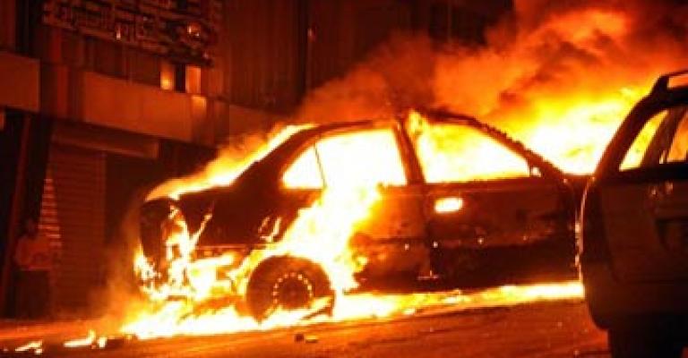 مجهولون يحرقون سيارتي ابو زنط وابنته 