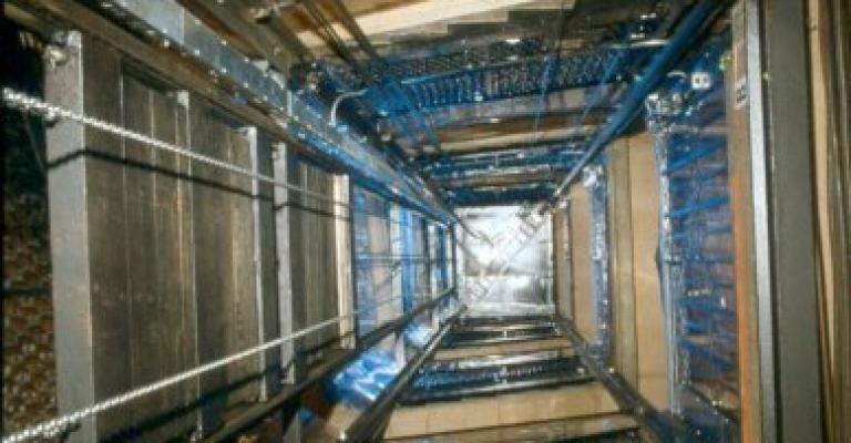 الزرقاء: وفاة شخص سقط في منور عمارة الزرقاء: وفاة شخص سقط في منور عمارة