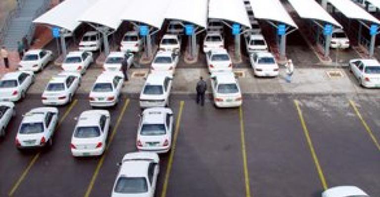 سائقو السرفيس يطالبون بتعديل الاجور 