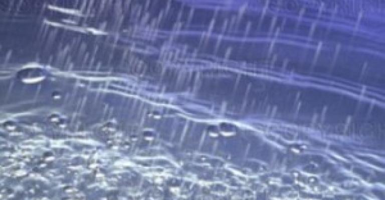 زخات محلية من الأمطار والعظمى في عمان 17 درجة