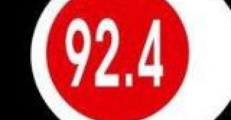 بايونيرز "بدون واسطة" على راديو البلد