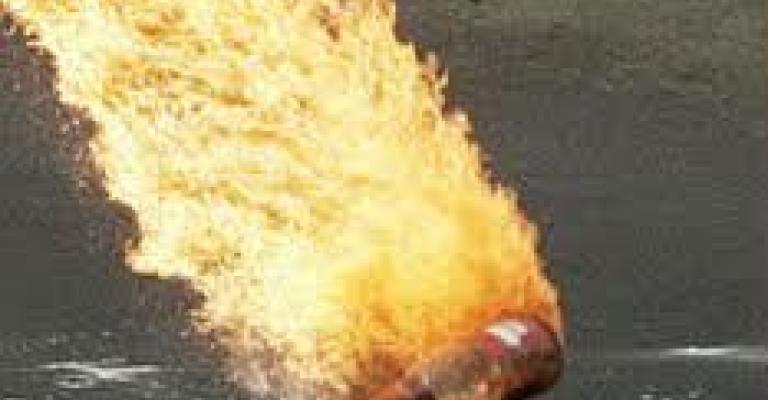 إلقاء زجاجة حارقة على مركز أمن الزرقاء