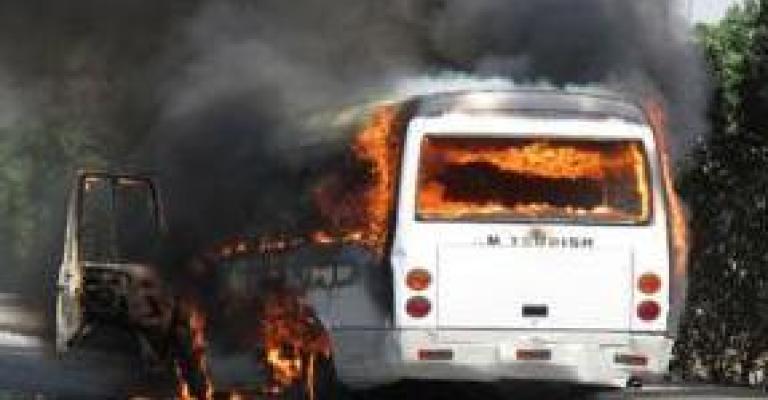 جرش: اخماد حريق شب بحافلة ركاب 