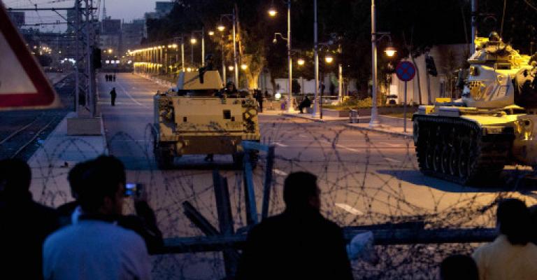 مصر: الجيش يخلي محيط قصر الرئاسة