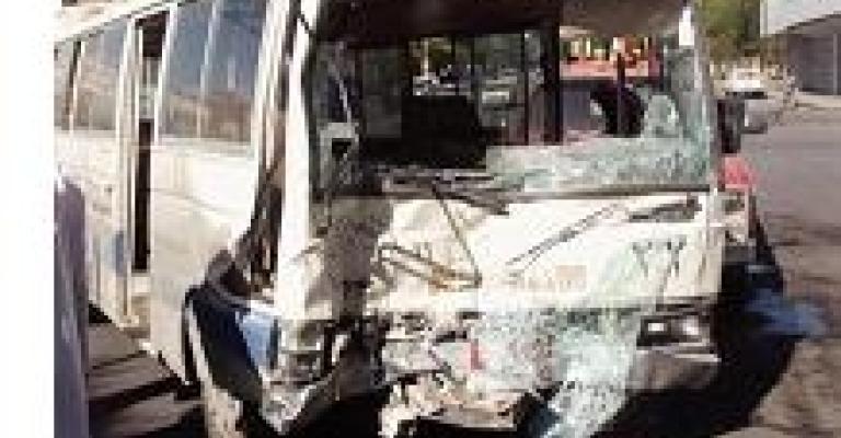 اربد: 8 إصابات في تدهور باص 