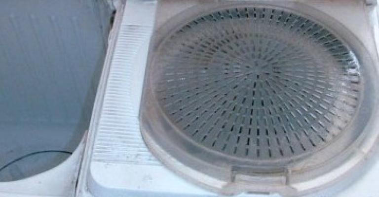 تحرير طفل علق في غسالة بالرابية 