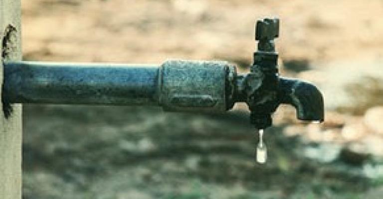 المياه مقطوعة عن خو حتى صباح الاربعاء 