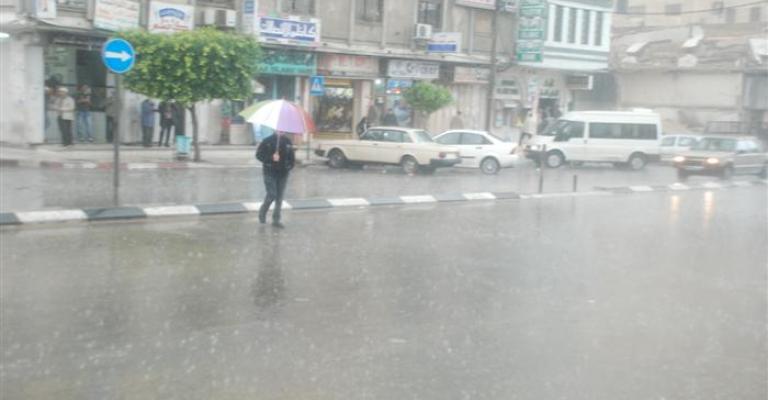 طقس بارد نسبيا ومنخفض جوي الاثنين 