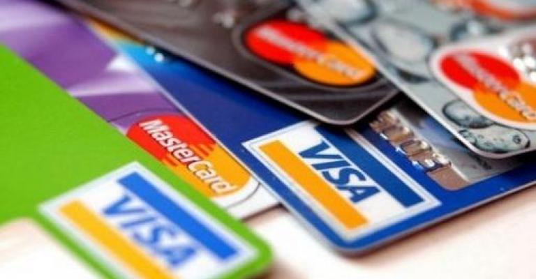 القبض على مجموعة تستخدم بطاقات ائتمانية مزورة