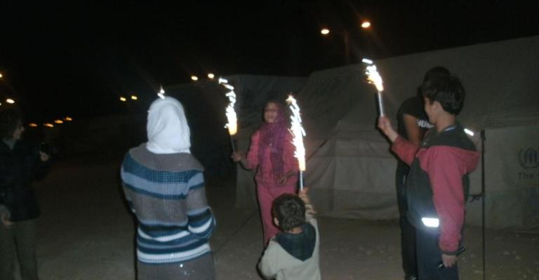 اللاجئون السوريون في مخيم الزعتري يحتفلون بالعام الجديد 