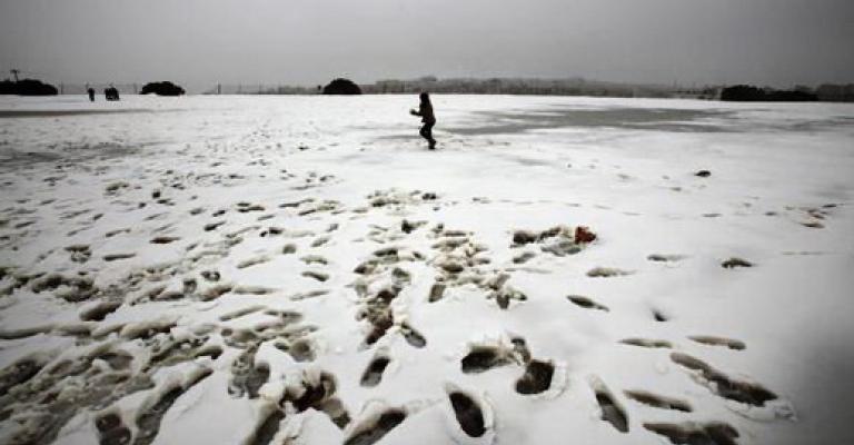 زخات ثلجية الاثنين 