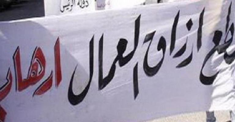 العاملون في الكهرباء يهددون بالتصعيد لعودة عمال مفصولين 