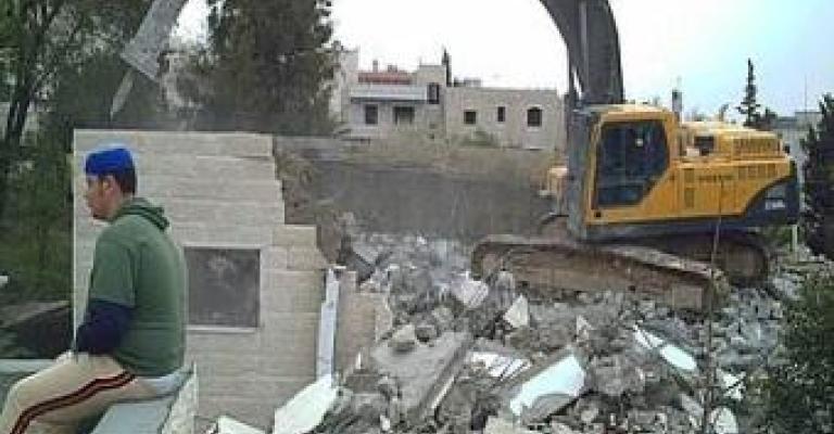  القدس : إخطارات هدم لمنازل وبركسات في عناتا