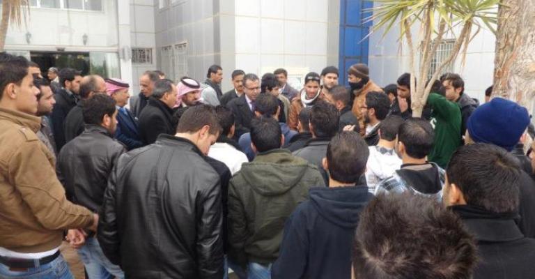 آل البيت: مسيرة ضد الدفع قبل التسجيل آل البيت: مسيرة ضد الدفع قبل التسجيل