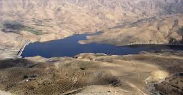 انهيار طريق فرعي قرب سد الموجب