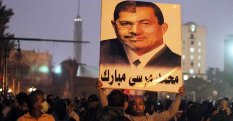 مرسي ينفي وجود خلافات مع الجيش 