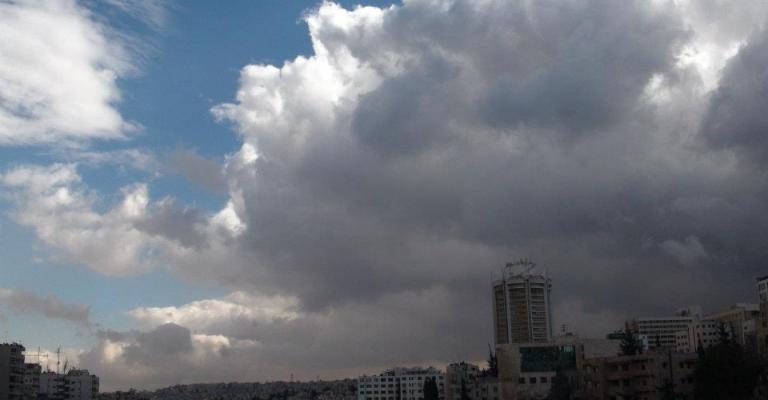 الغيوم تحتل سماء عمّان- عدسة غسان فرج 