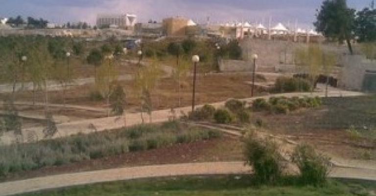 العثور على جنين في حدائق الحسين