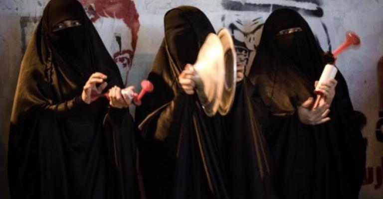 البحرين: إحالة مغردين للنيابة العامة بتهمة الإساءة للملك