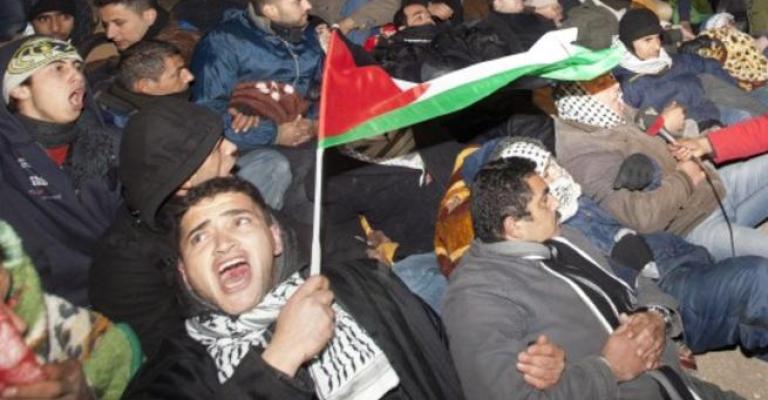 الاحتلال يدمر قرية خيام لناشطين فلسطينيين