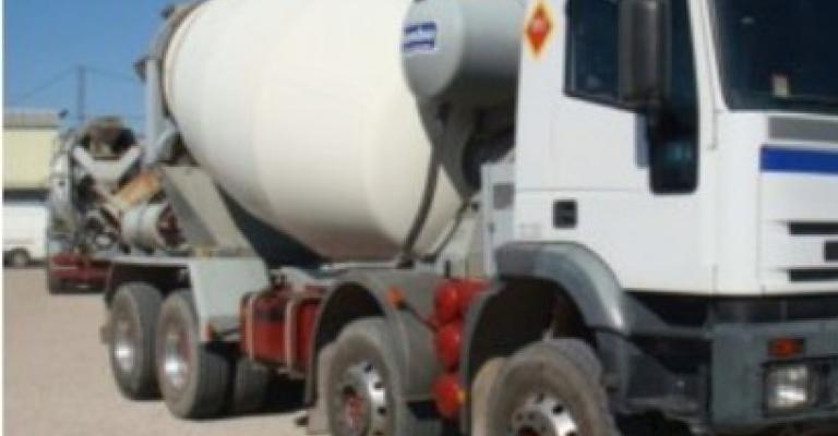  عبدون: اصابتان بتدهور خلاط اسمنت 