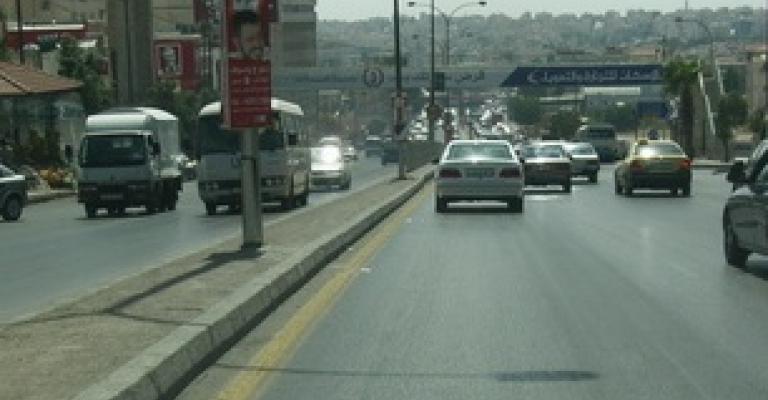 شارع الملكة نور: إزالة جسر مشاة تعرضه للاصطدام